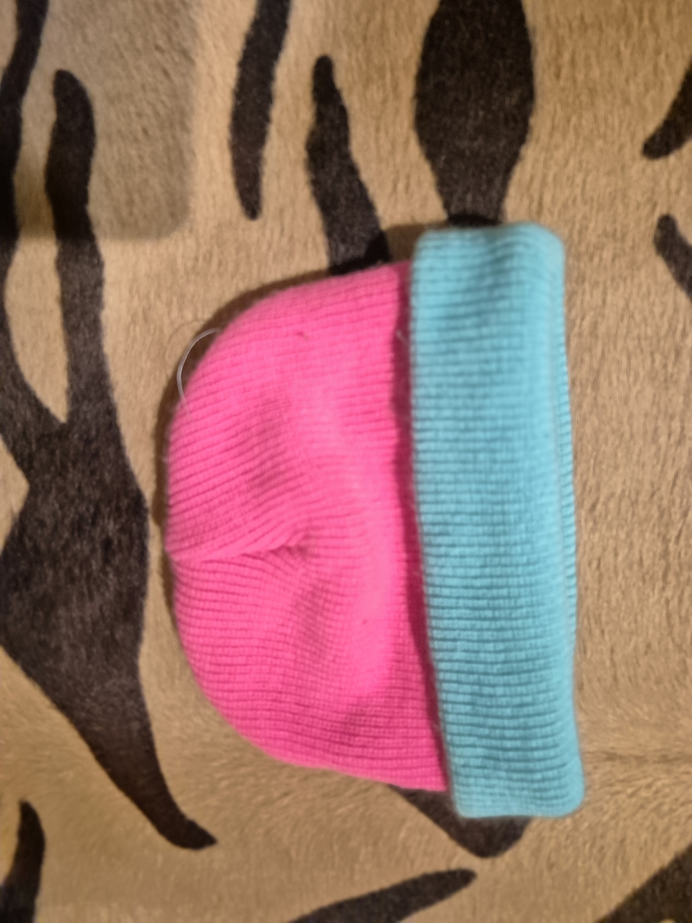 Vintage Puma Ladies  Hot Pink Beanie with Teal Cuff - Picture 3 of 4